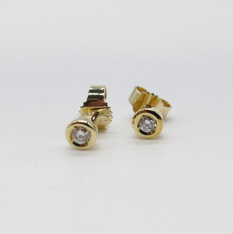 375/-er Gold - Ohrstecker Runde Fassung mit Diamant ca.0.08ct. TW SI1 - Ø 4.5mm