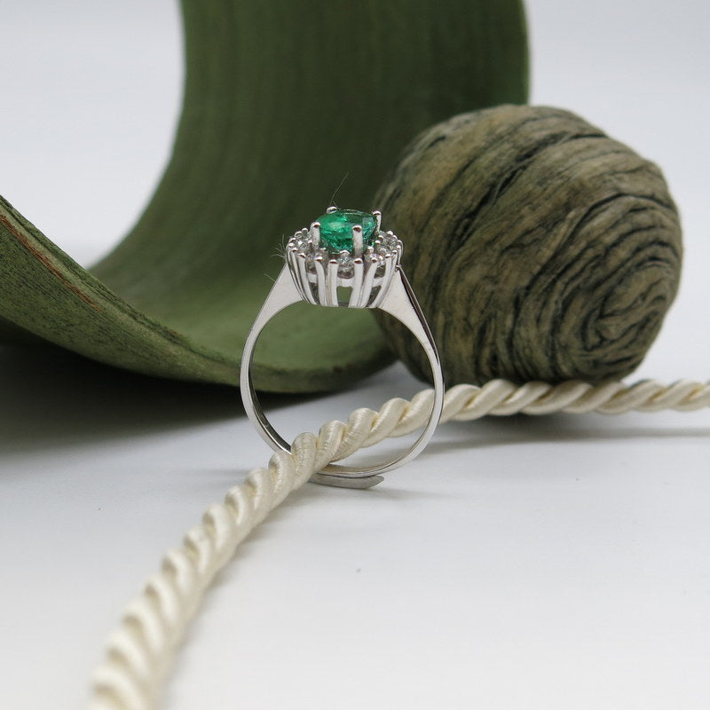 585/-er Weißgold Ring - Smaragd / Diamanten ca.0.50ct. - Gr.55